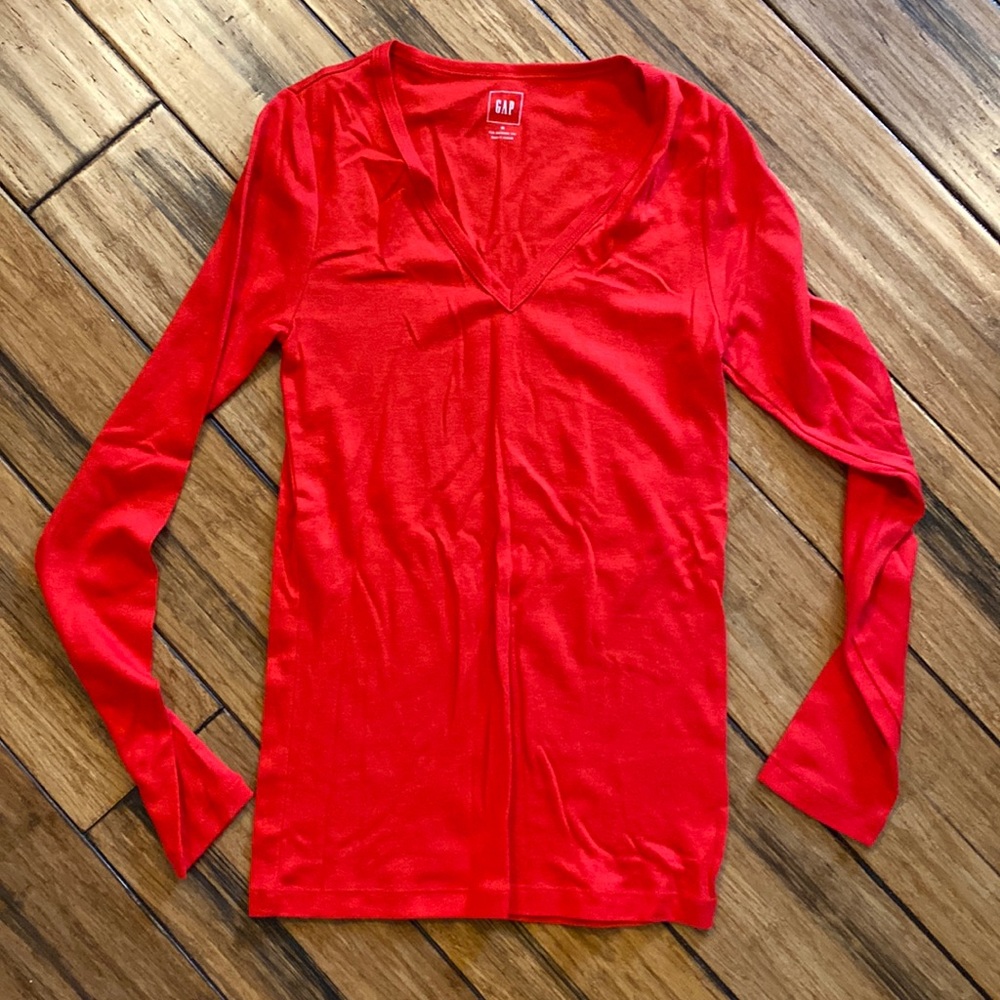 Long sleeve Gap v neck